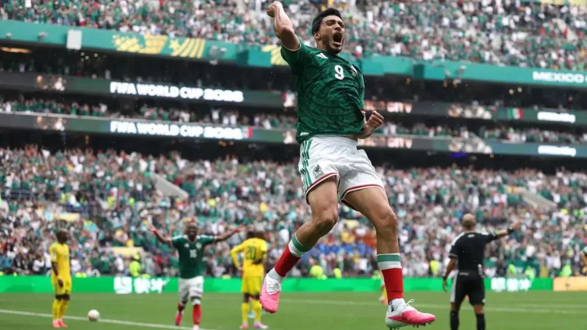 Em jogo com três expulsões, México vence 1º partida da Copa