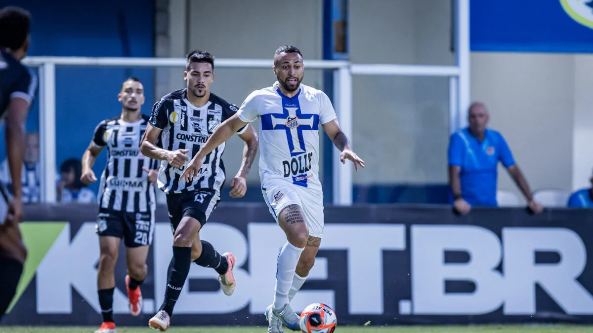 Após empréstimo ao Água Santa, atacante retorna ao Vila Nova